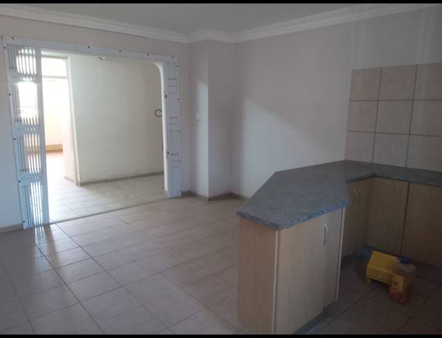 900M² BUILDING TO LET IN APEX